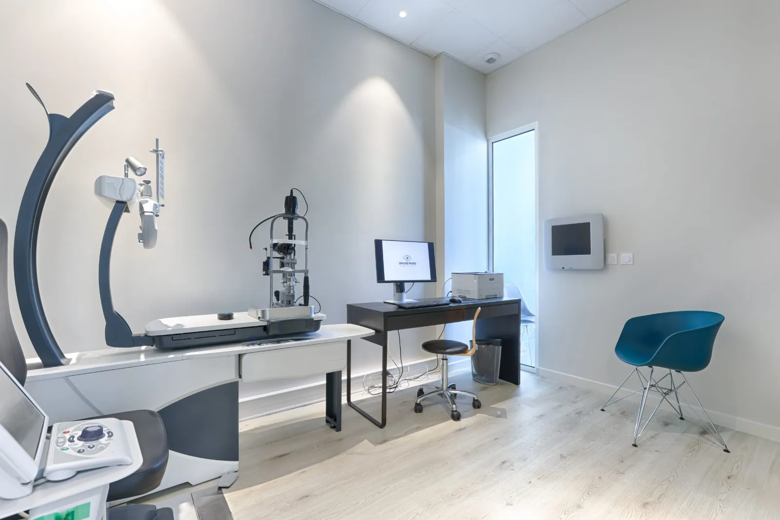 Salle d'examen et équipement de diagnostic